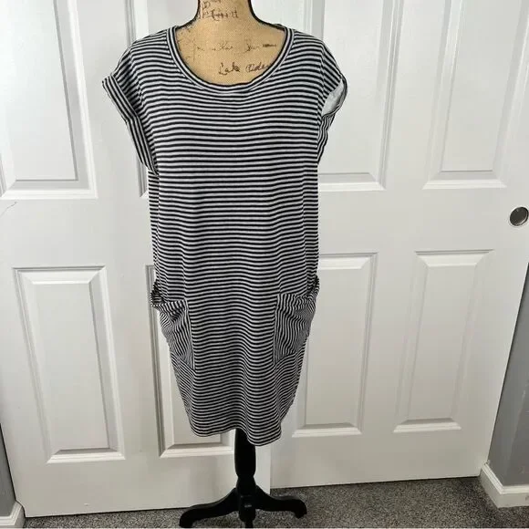 Sz XL Athleta Ease Up Gray & Black Sweater Dress $125 MSRP - Picture 3 of 12